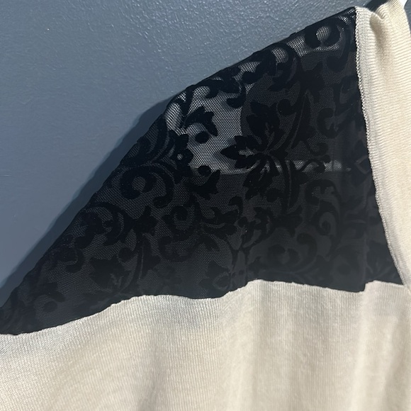 Kate & Mallory Lace Shoulder V Neck - Picture 2 of 4